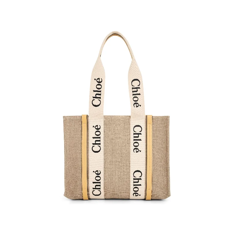 women's handbag with zippered central compartment -Medium Woody Tote Bag in Honey Gold