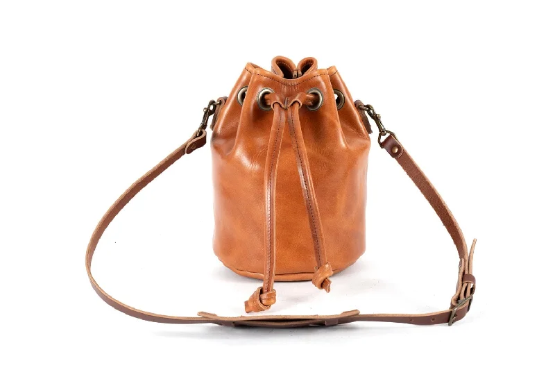 women's bucket bag with sleek design -LEATHER BUCKET BAG - MEDIUM - CARAMEL - IN STOCK