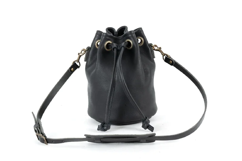 women's bucket bag with stylish silhouette -LEATHER BUCKET BAG - MEDIUM - BLACK