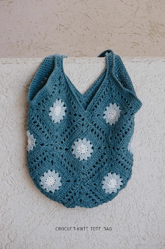 women's tote bag with oversized design -Hand crochet-knit tote bag (blue)