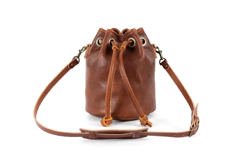 women's bucket bag with refined design -LEATHER BUCKET BAG - MEDIUM - SADDLE