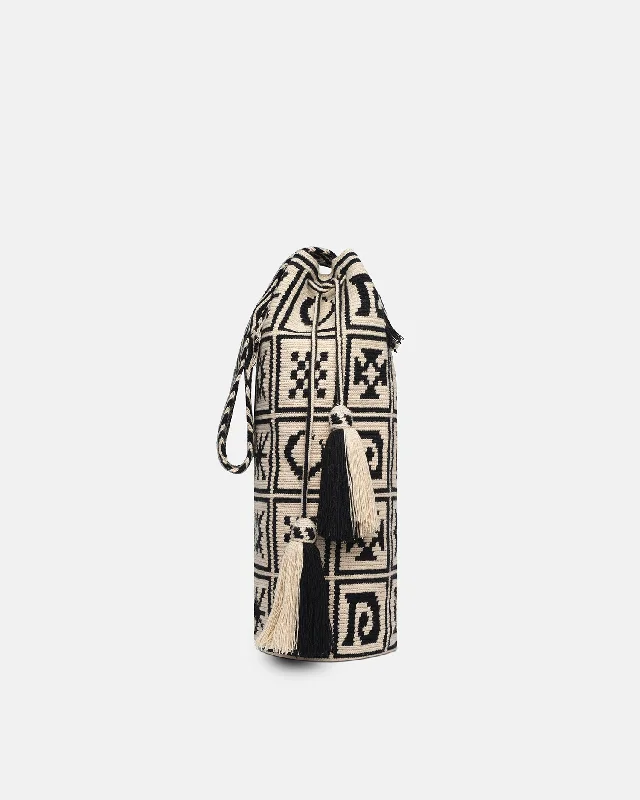 women's bucket bag with neutral colors -Wayuu Symbol Maxi - Crocheted Bucket Bag - Kopjafa Black/Creme