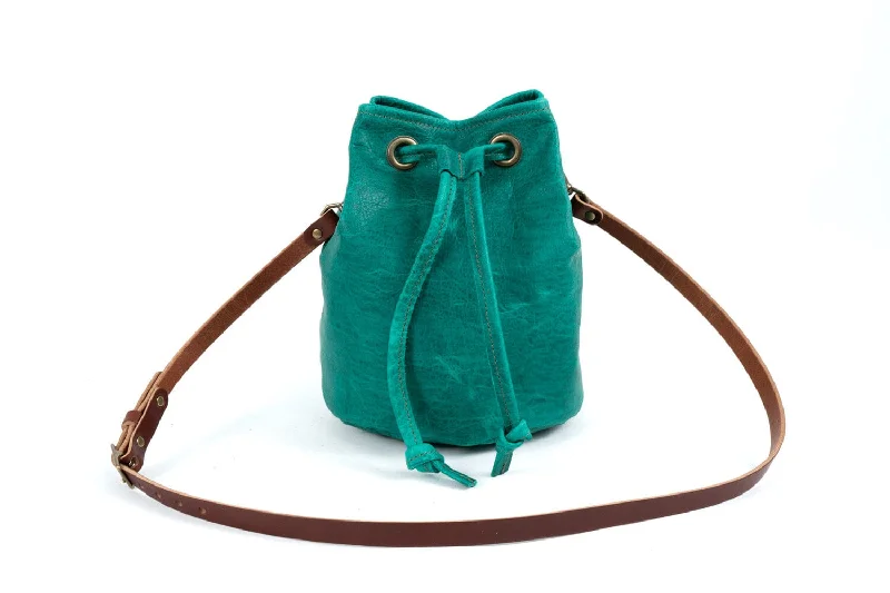 women's bucket bag with urban flair -LEATHER BUCKET BAG - LARGE - PINE GREEN BISON