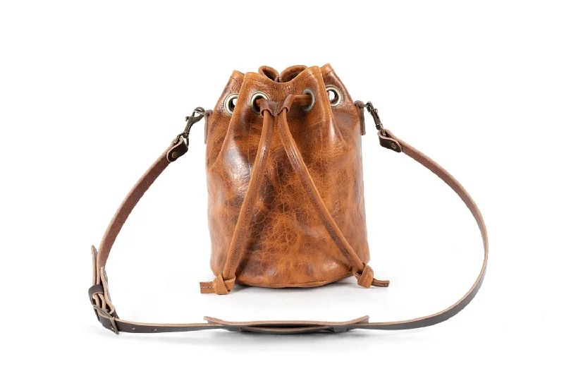 women's bucket bag with stylish patterns -LEATHER BUCKET BAG - MEDIUM - PEANUT BISON