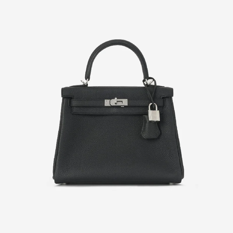 women's handbag with smooth zipper detail -Hermès Hermès - Kelly 25 - Noir Togo PHW - 2023